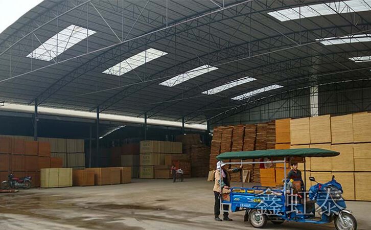 鑫虹泰木業(yè)大型存放倉庫