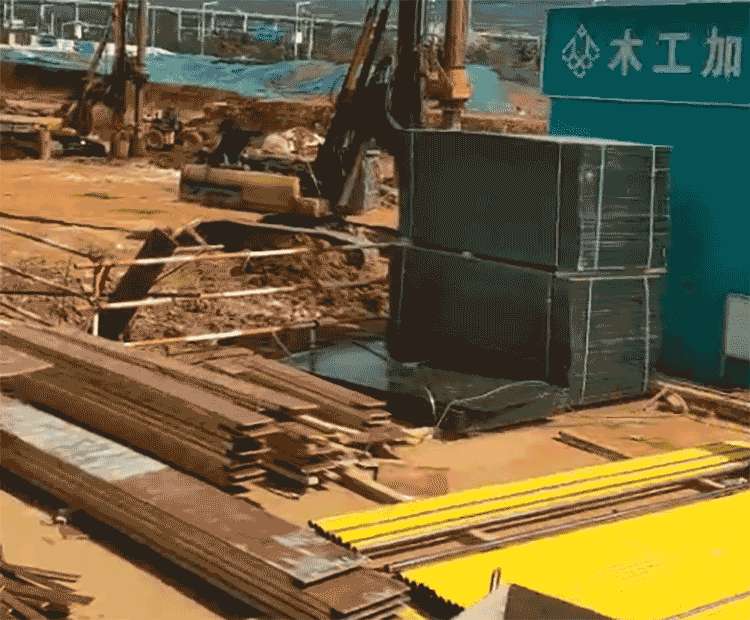建筑模板在工地現場使用