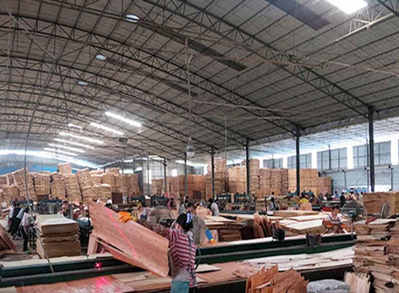 工程常用常用的膠合板生產(chǎn)現(xiàn)場